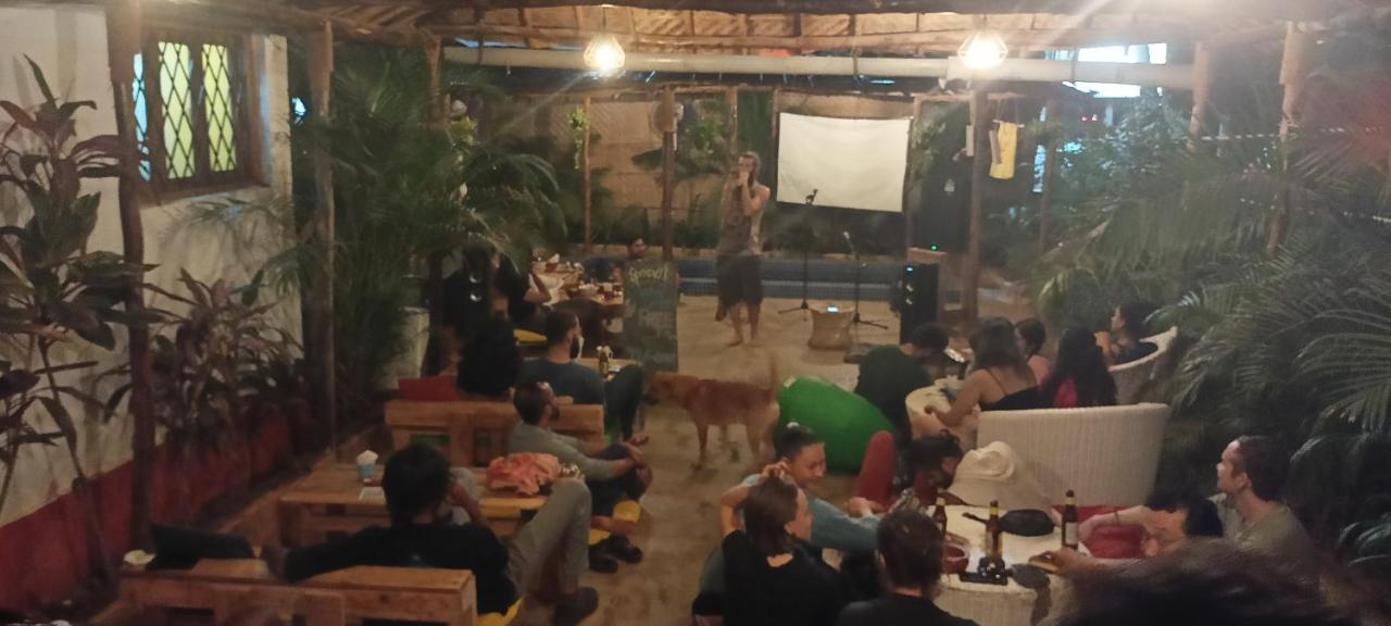 Red Monkeys Hostel Арамбол Екстериор снимка