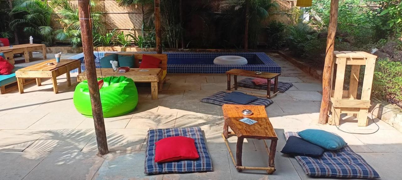 Red Monkeys Hostel Арамбол Екстериор снимка